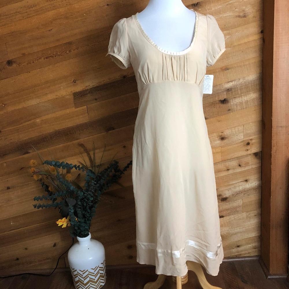 INTUITIONS CREAM CAP SLEEVE DRESS SIZE 6